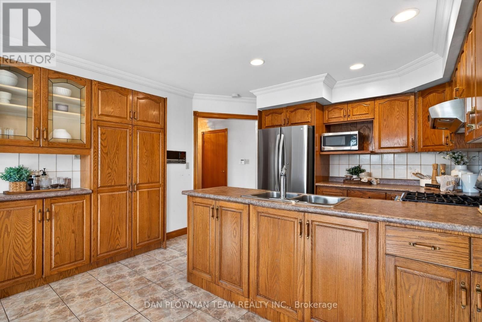 357 POWELL ROAD Image 11