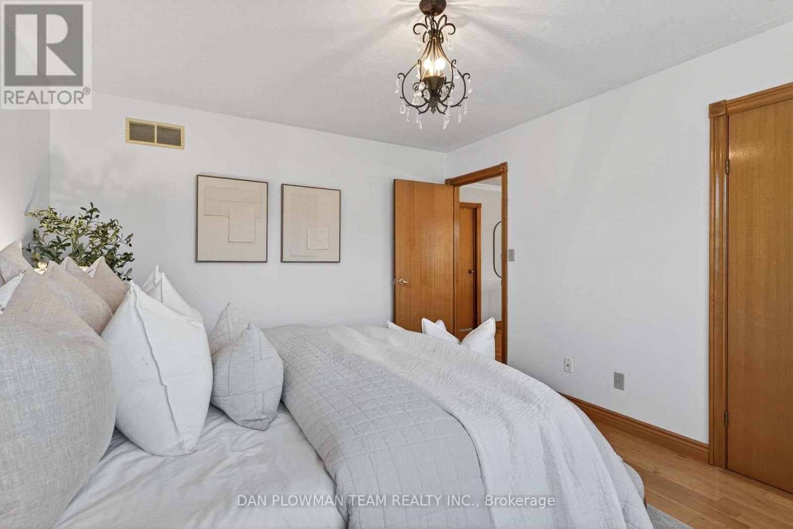 357 POWELL ROAD Image 30