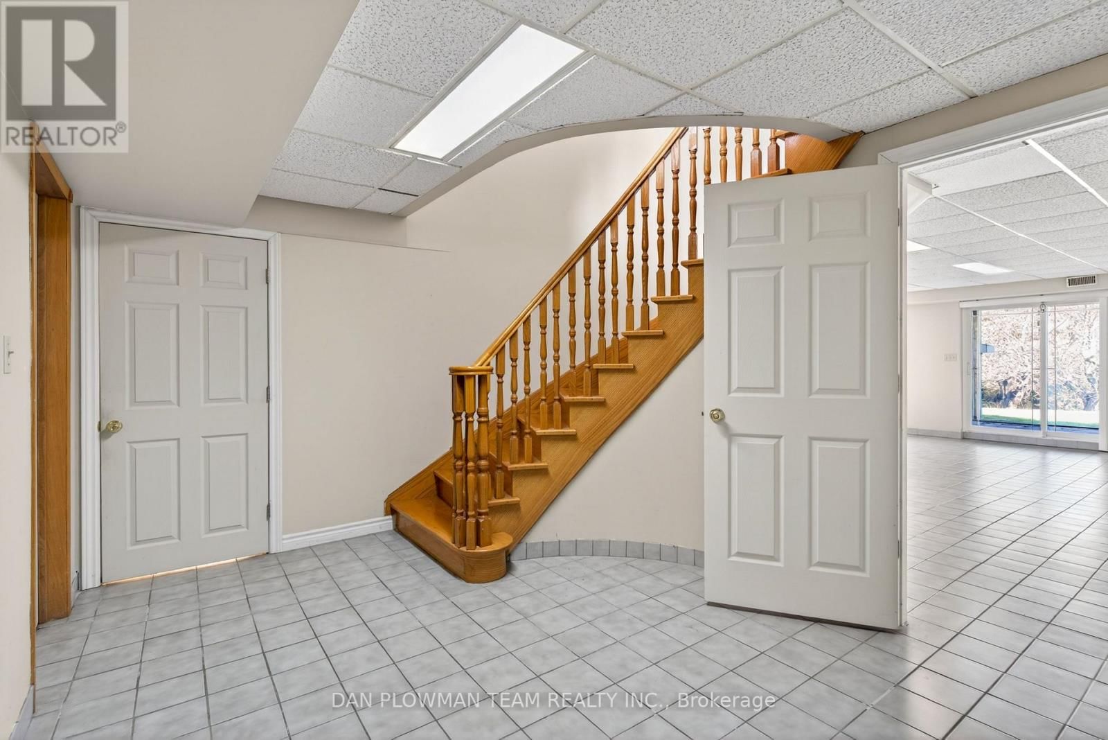 357 POWELL ROAD Image 32