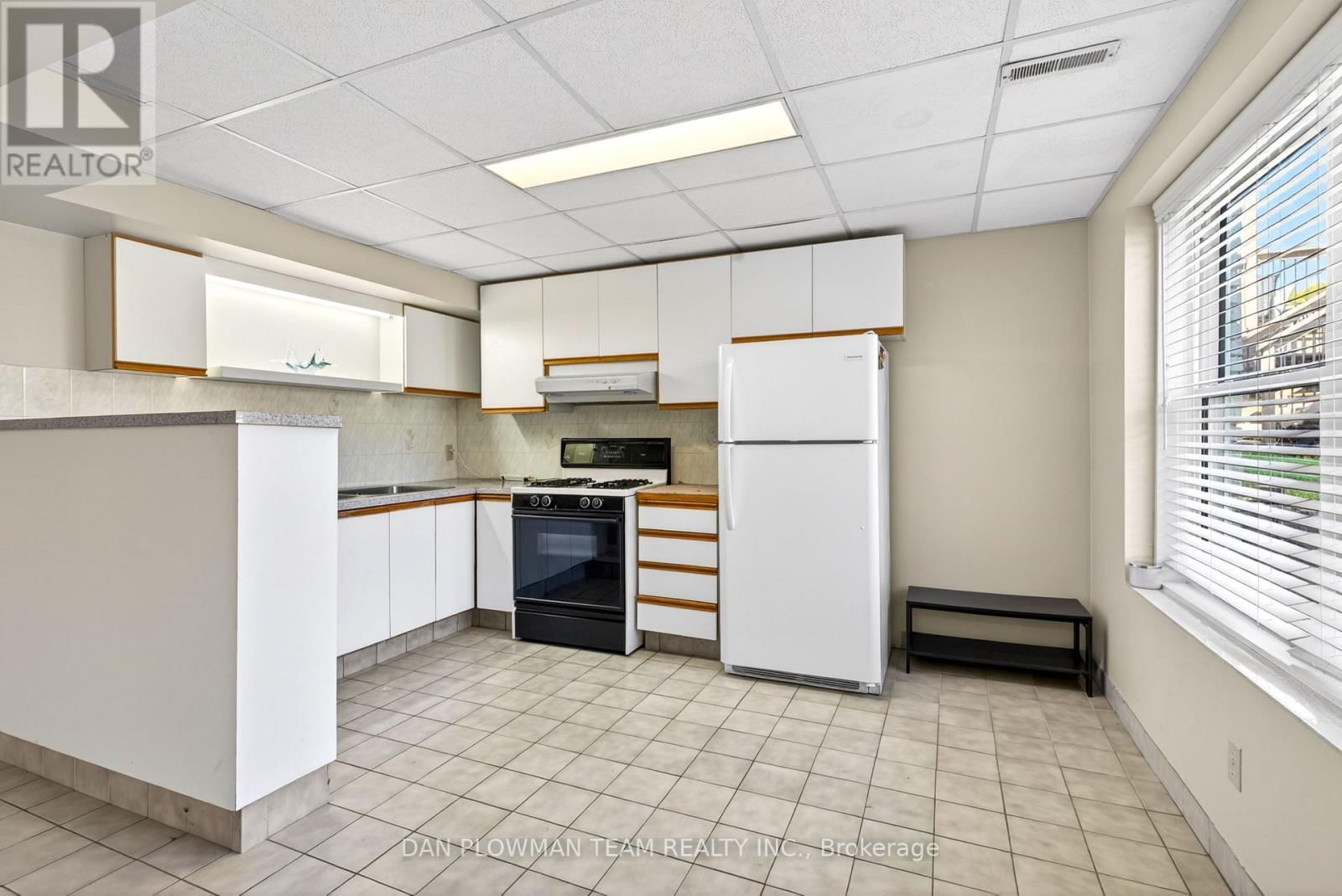 357 POWELL ROAD Image 35