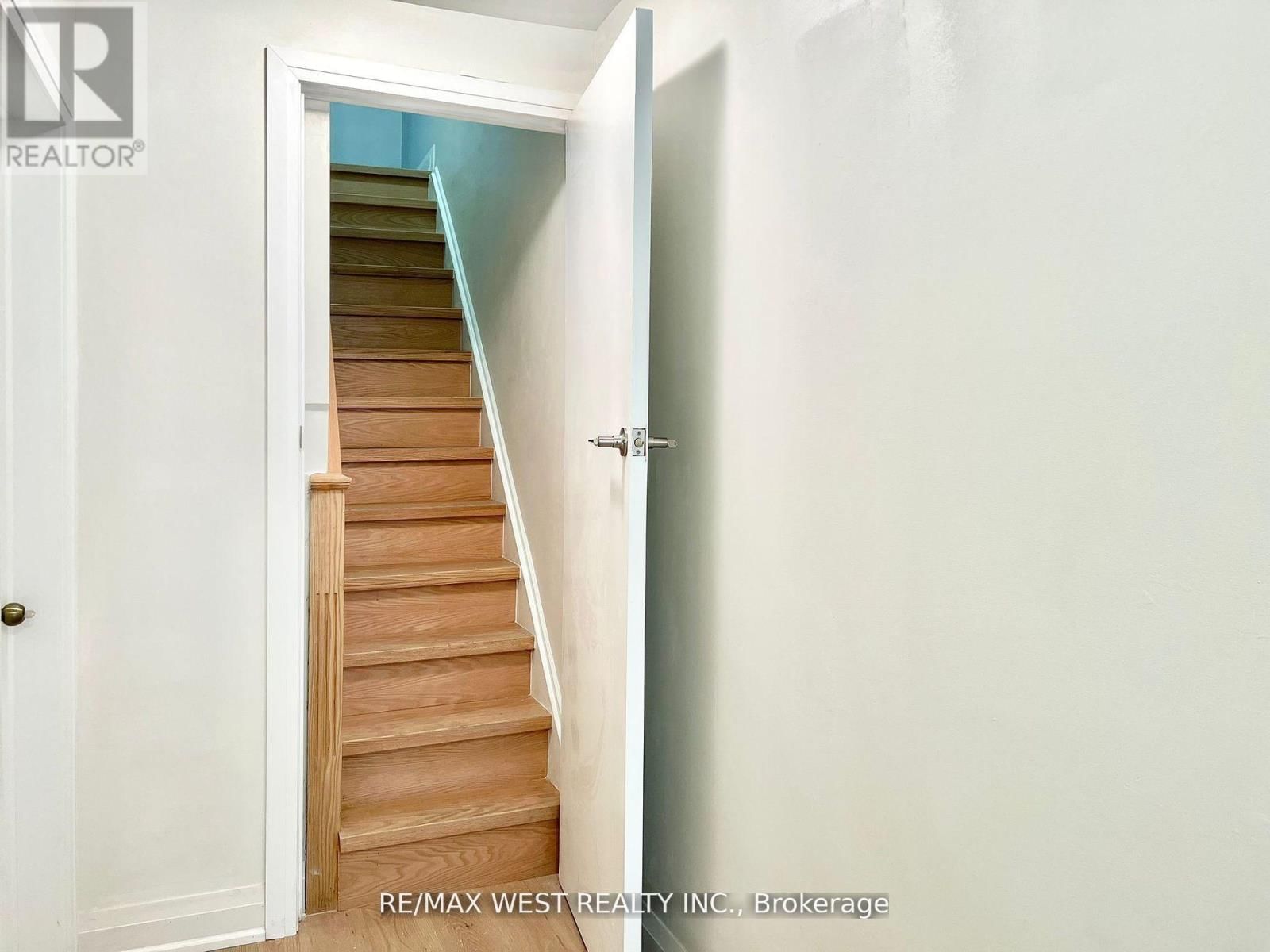 2nd Flr - 4 SUTHERLAND AVENUE Image 13