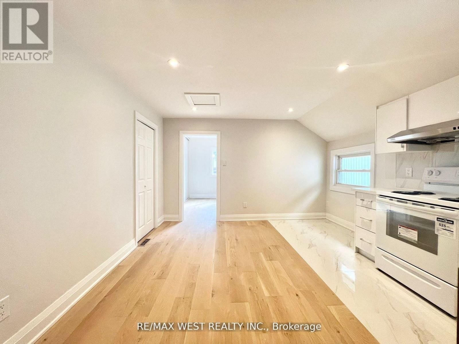 2nd Flr - 4 SUTHERLAND AVENUE Image 4