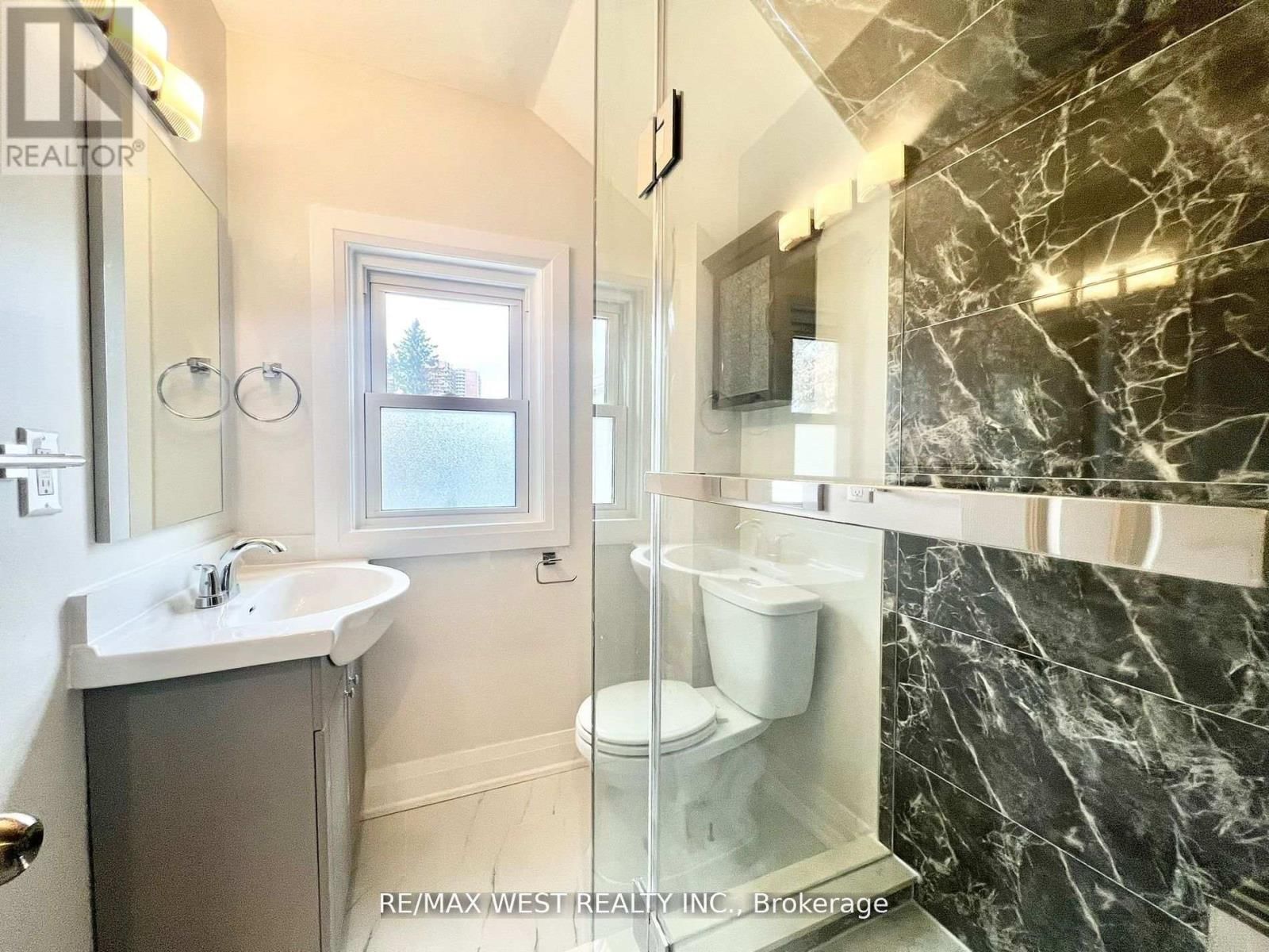 2nd Flr - 4 SUTHERLAND AVENUE Image 8