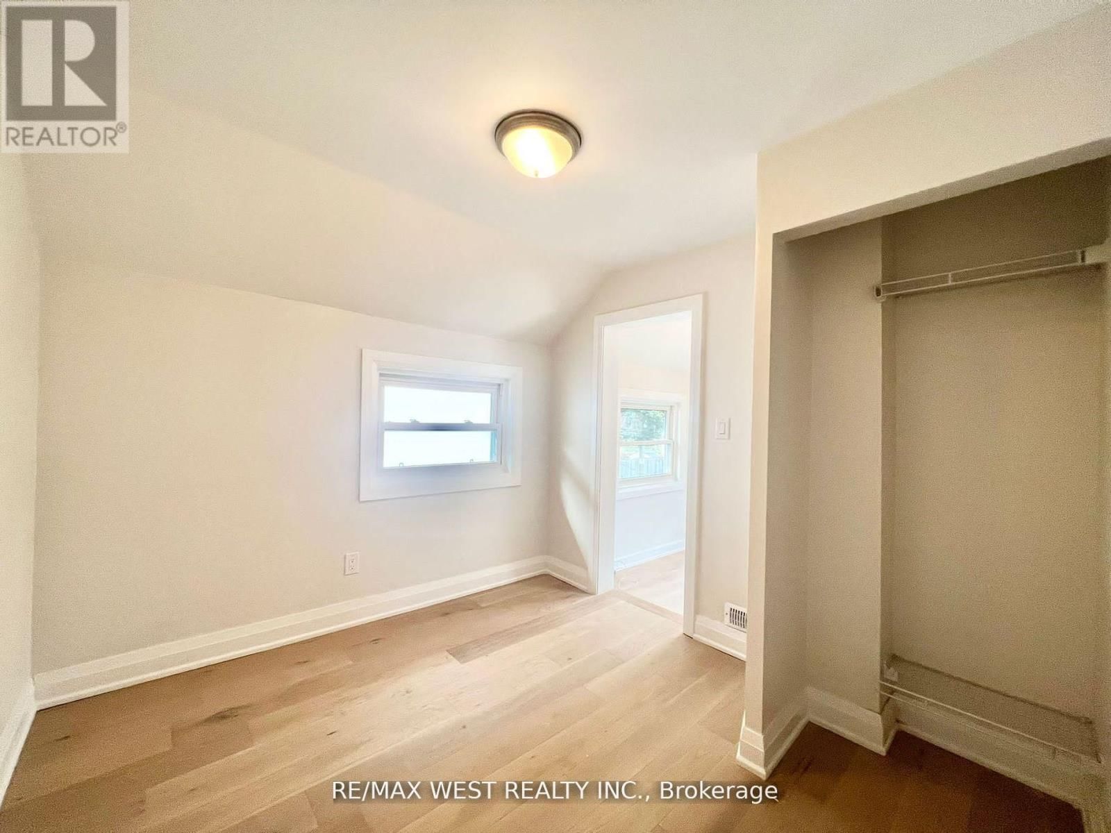 2nd Flr - 4 SUTHERLAND AVENUE Image 9