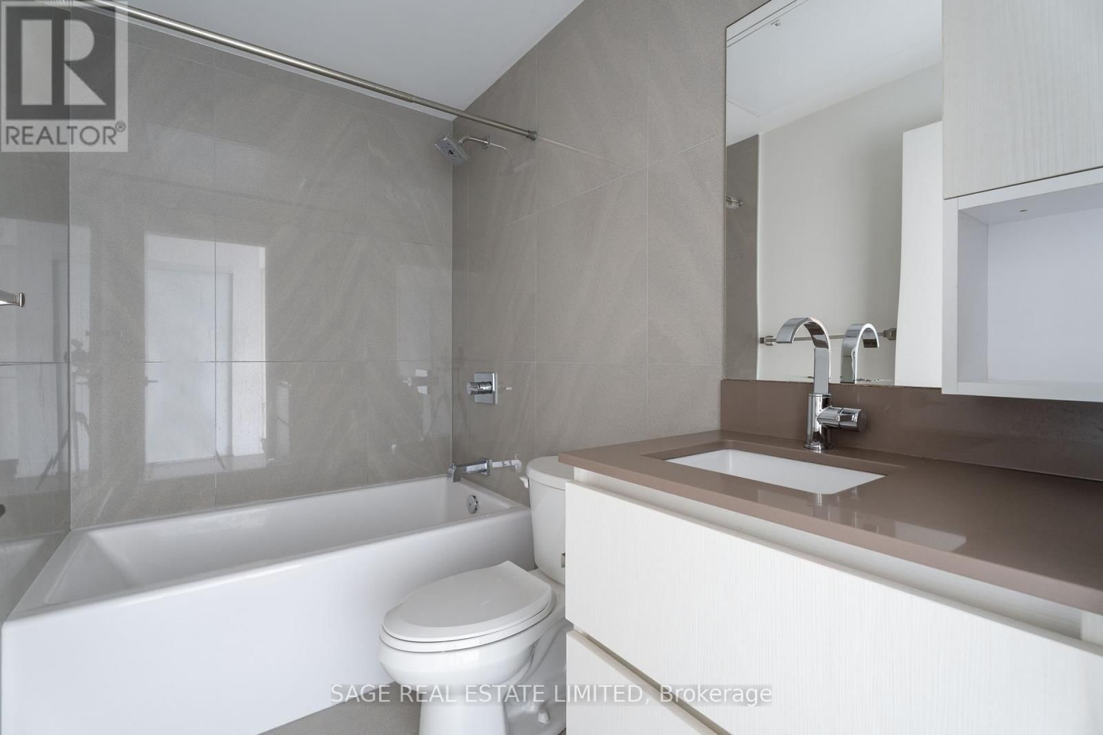 1102 - 15 BASEBALL PLACE Image 12