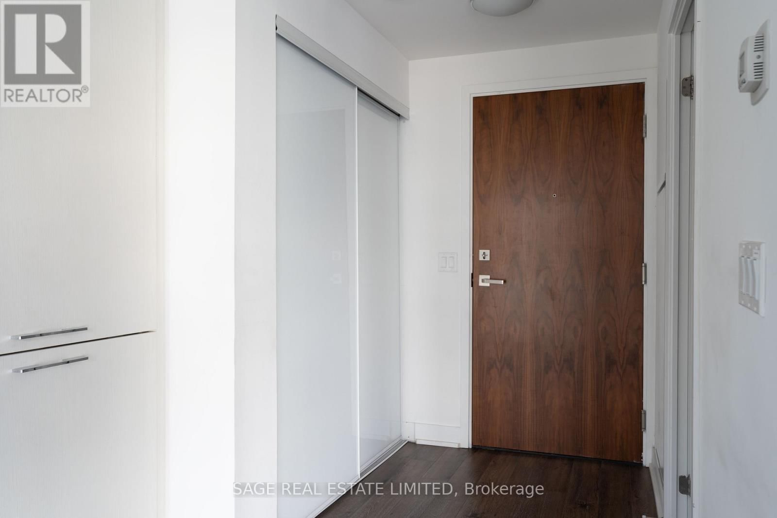 1102 - 15 BASEBALL PLACE Image 13