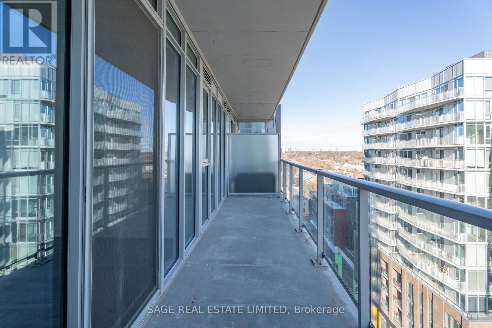 1102 - 15 BASEBALL PLACE Image 17