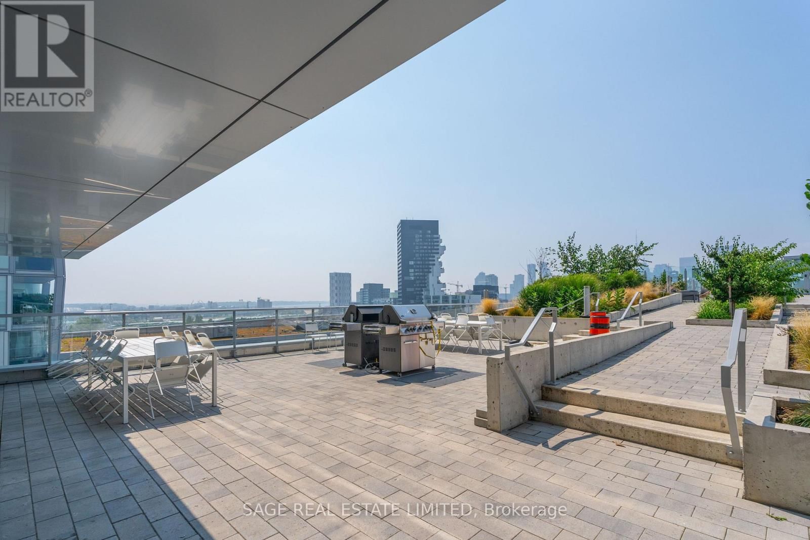 1102 - 15 BASEBALL PLACE Image 23