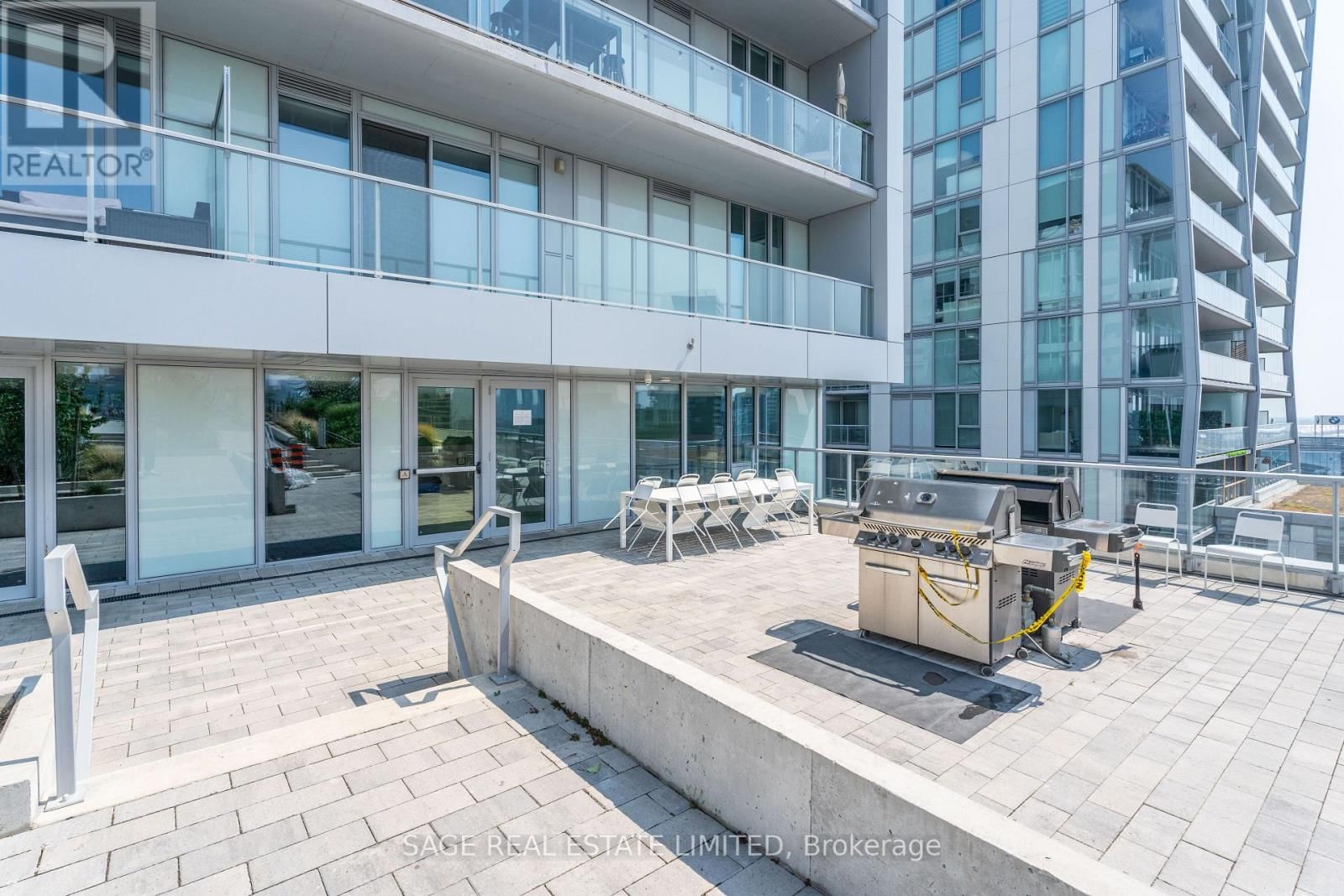 1102 - 15 BASEBALL PLACE Image 24