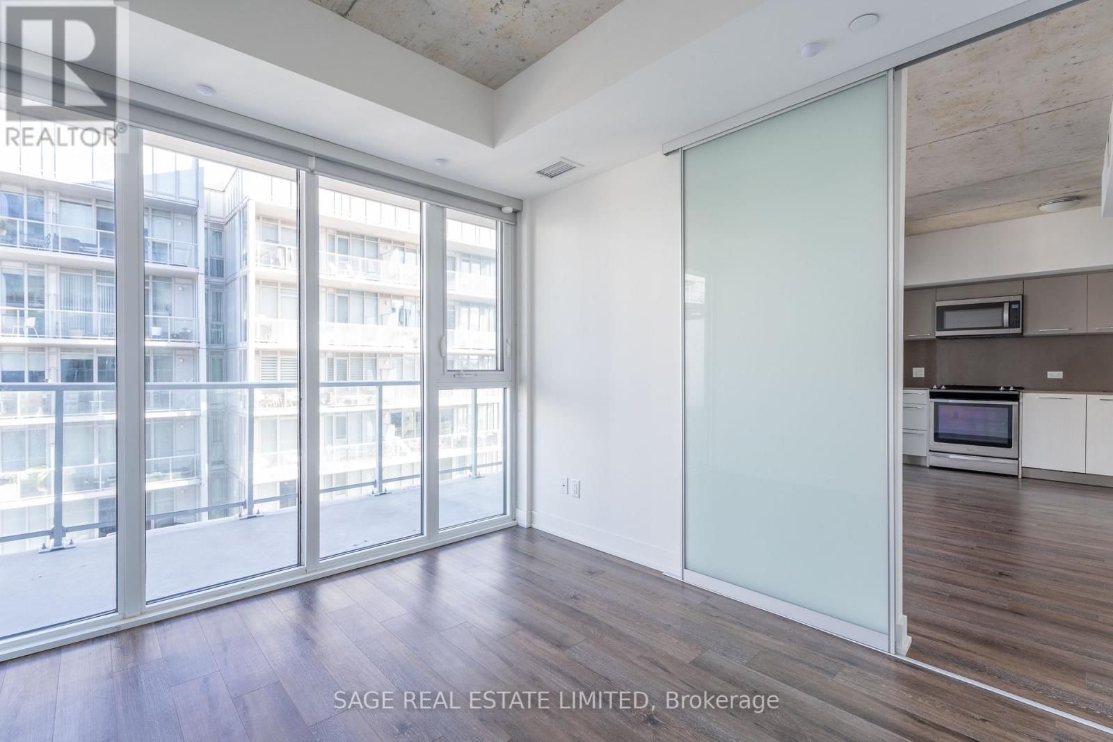 1102 - 15 BASEBALL PLACE Image 8