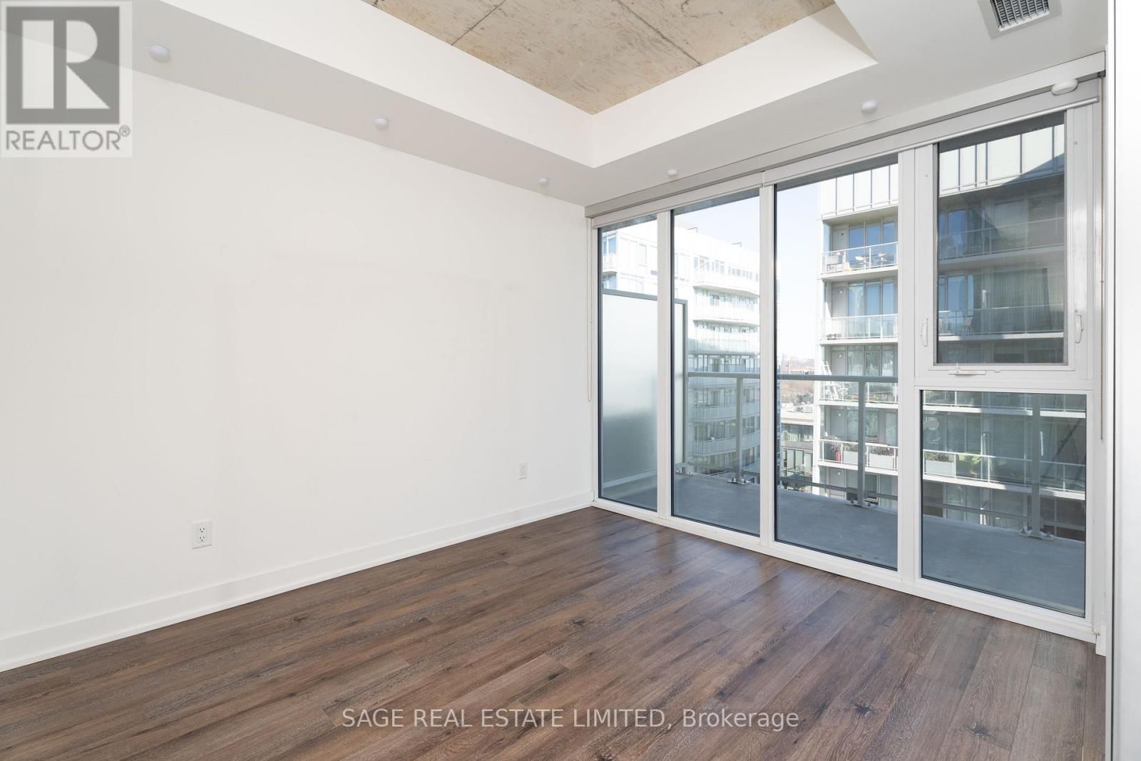 1102 - 15 BASEBALL PLACE Image 9