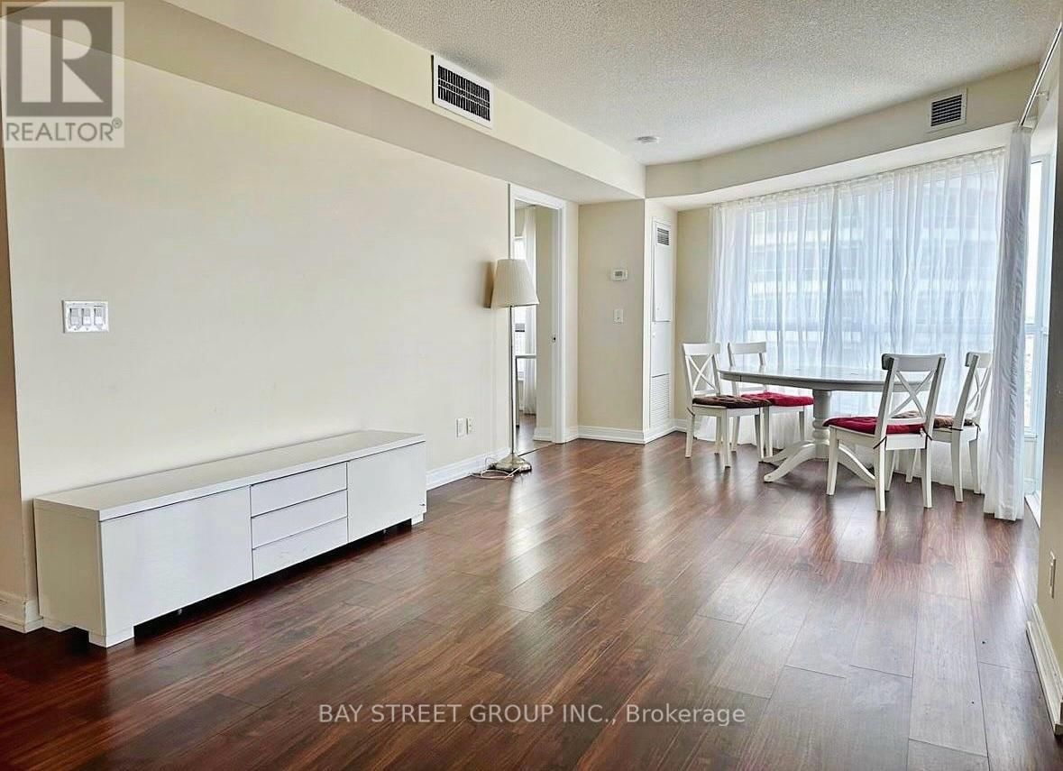 1908 - 151 VILLAGE GREEN SQUARE Image 2