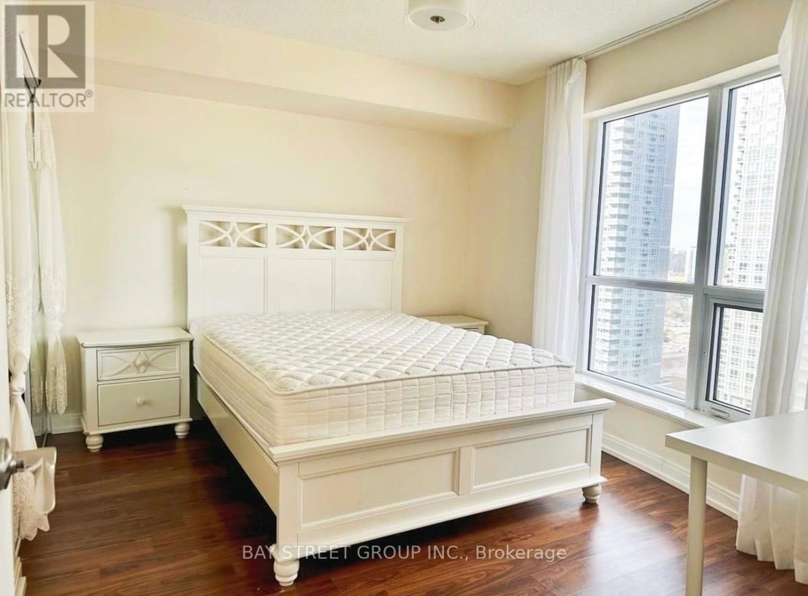 1908 - 151 VILLAGE GREEN SQUARE Image 5