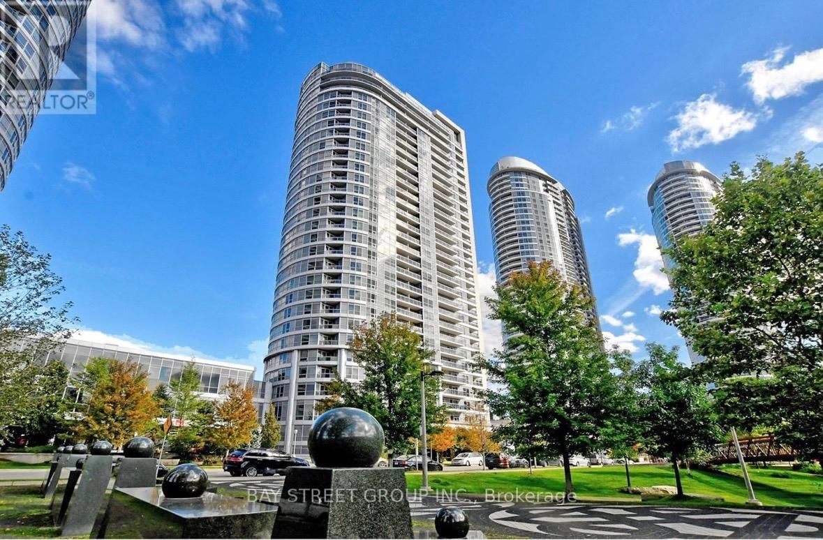 1908 - 151 VILLAGE GREEN SQUARE Image 9