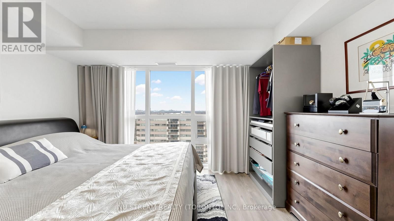 2109 - 20 MEADOWGLEN PLACE Image 14