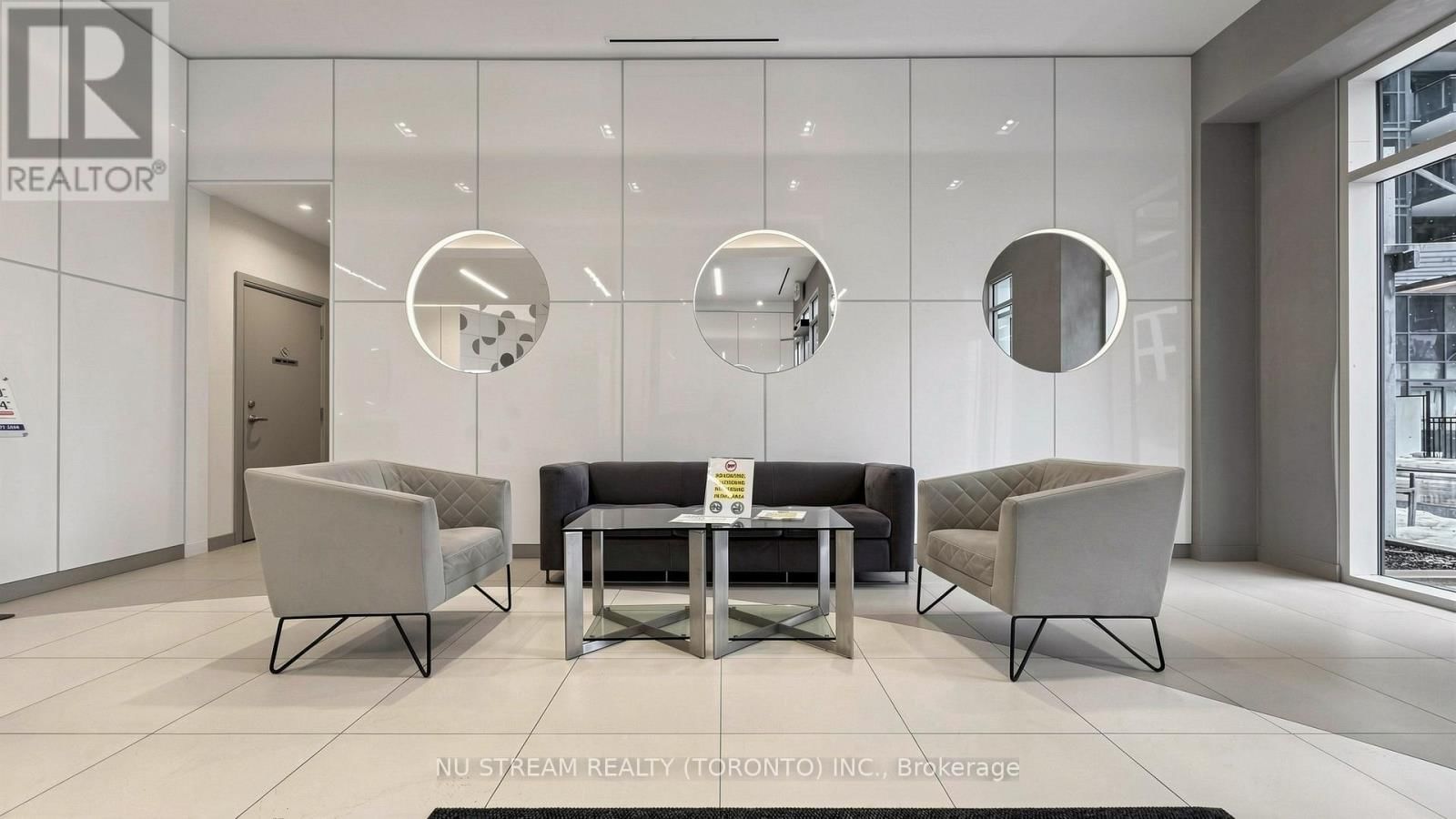 2109 - 20 MEADOWGLEN PLACE Image 24