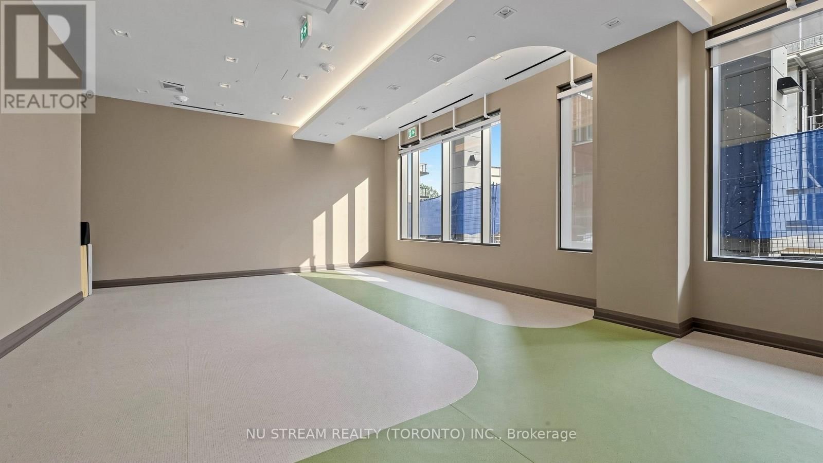 2109 - 20 MEADOWGLEN PLACE Image 32