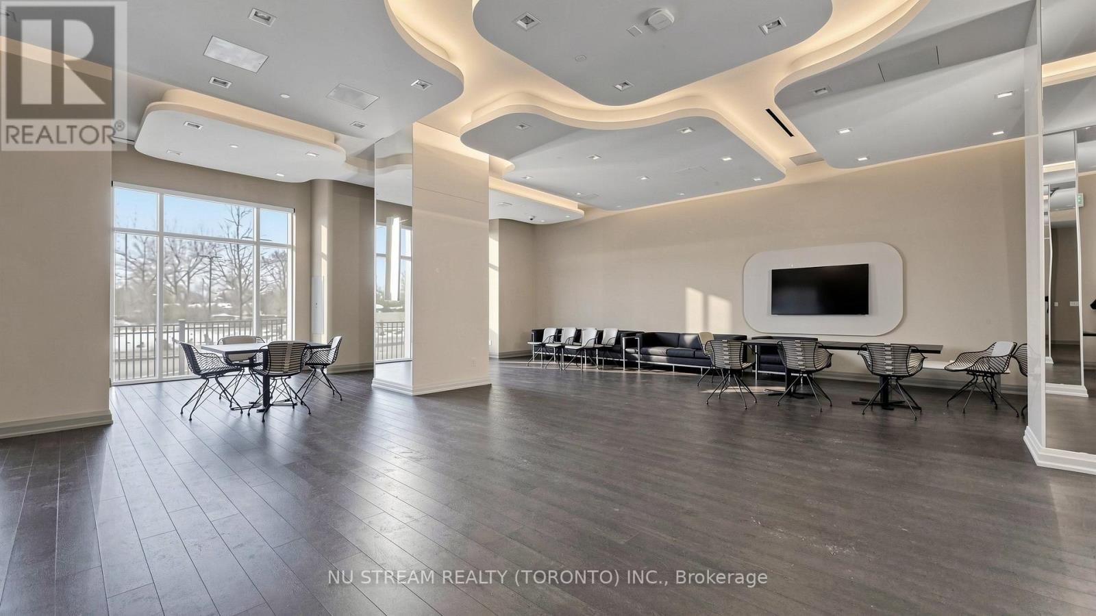 2109 - 20 MEADOWGLEN PLACE Image 34