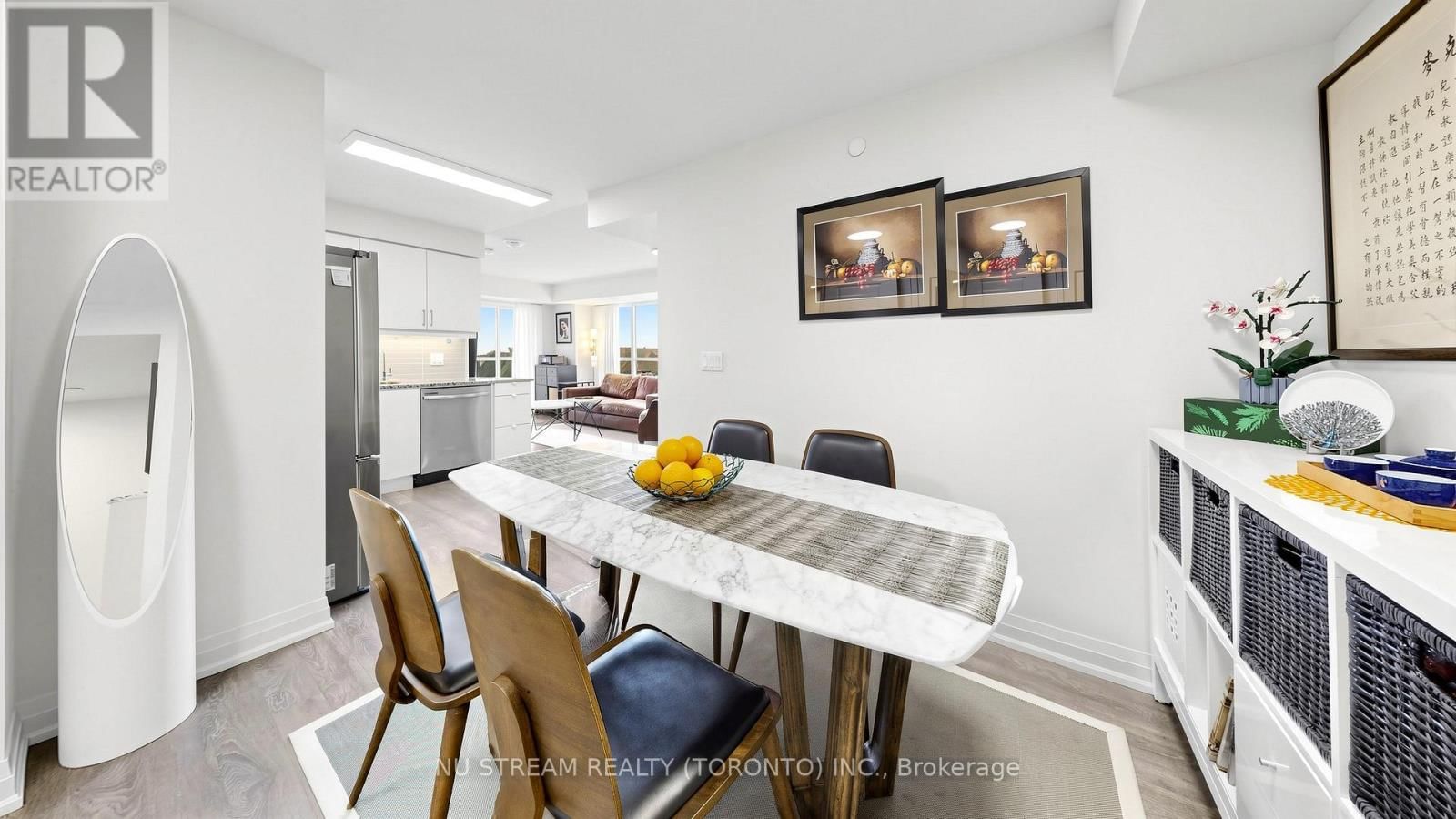 2109 - 20 MEADOWGLEN PLACE Image 7