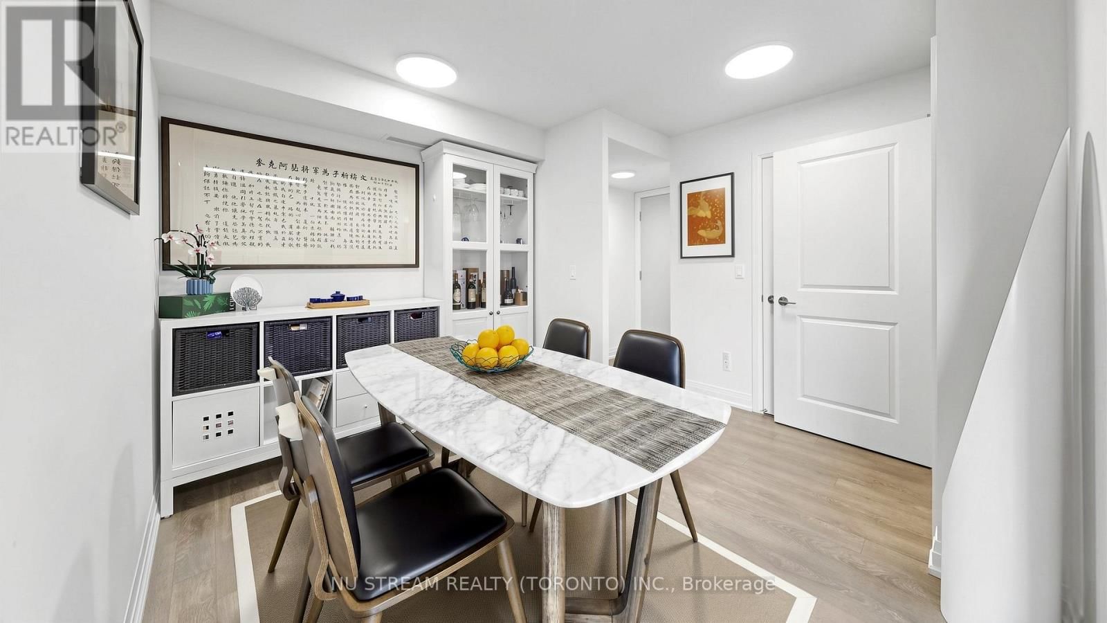 2109 - 20 MEADOWGLEN PLACE Image 8