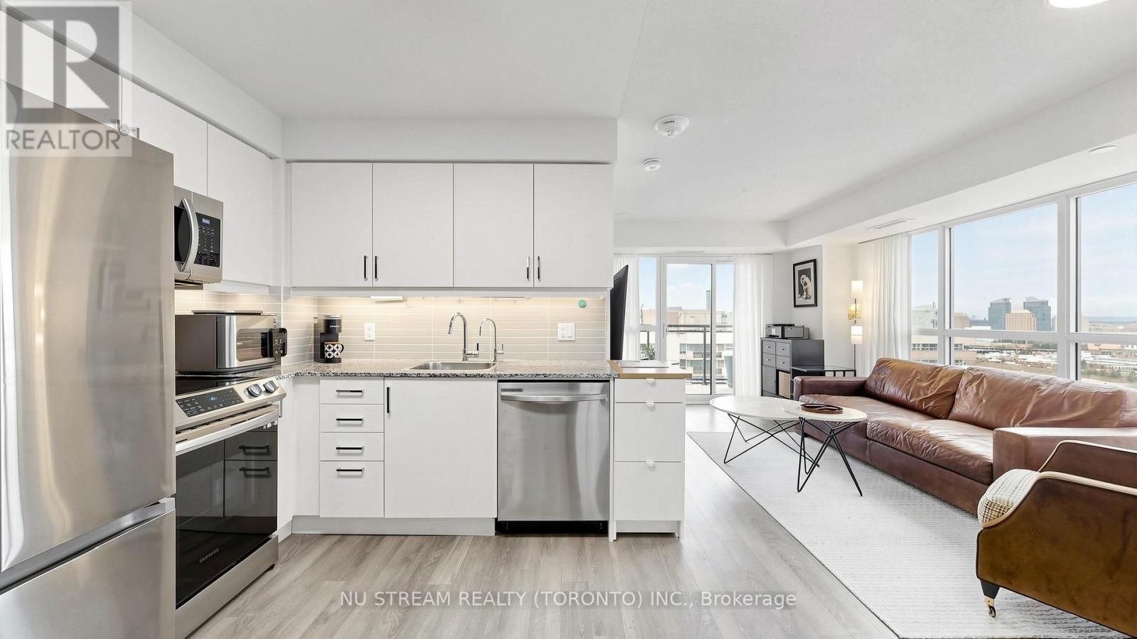 2109 - 20 MEADOWGLEN PLACE Image 9