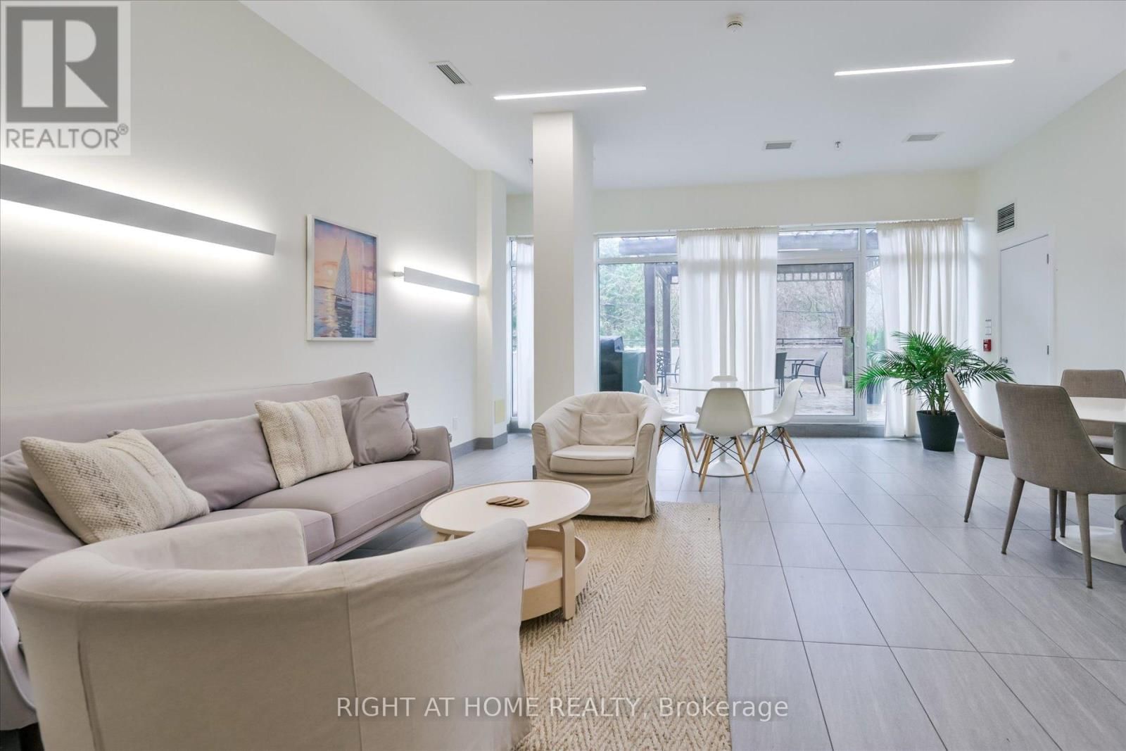 601 - 580 KINGSTON ROAD Image 21