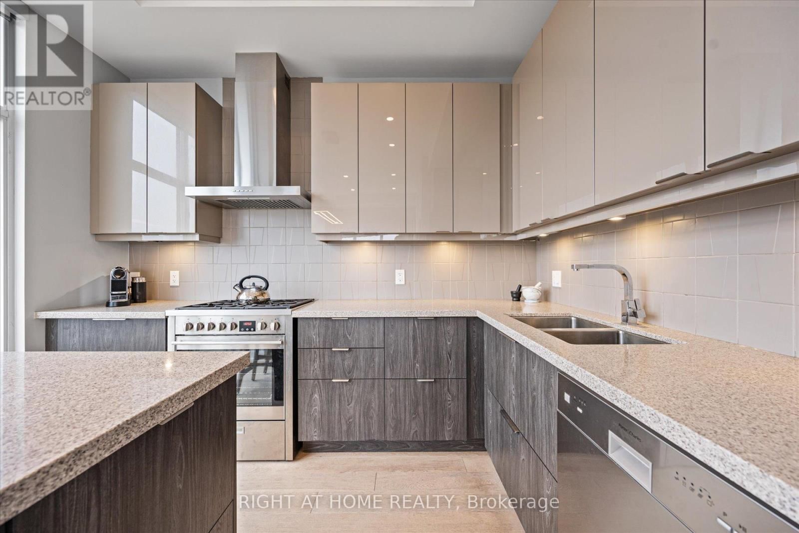 601 - 580 KINGSTON ROAD Image 8