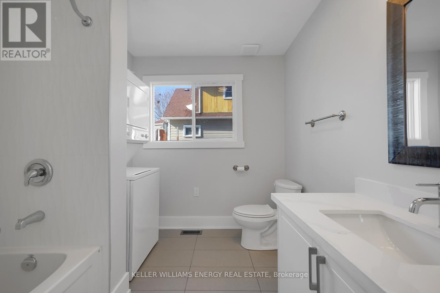 Main Floor - 89 ORCHARD VIEW BOULEVARD Image 15