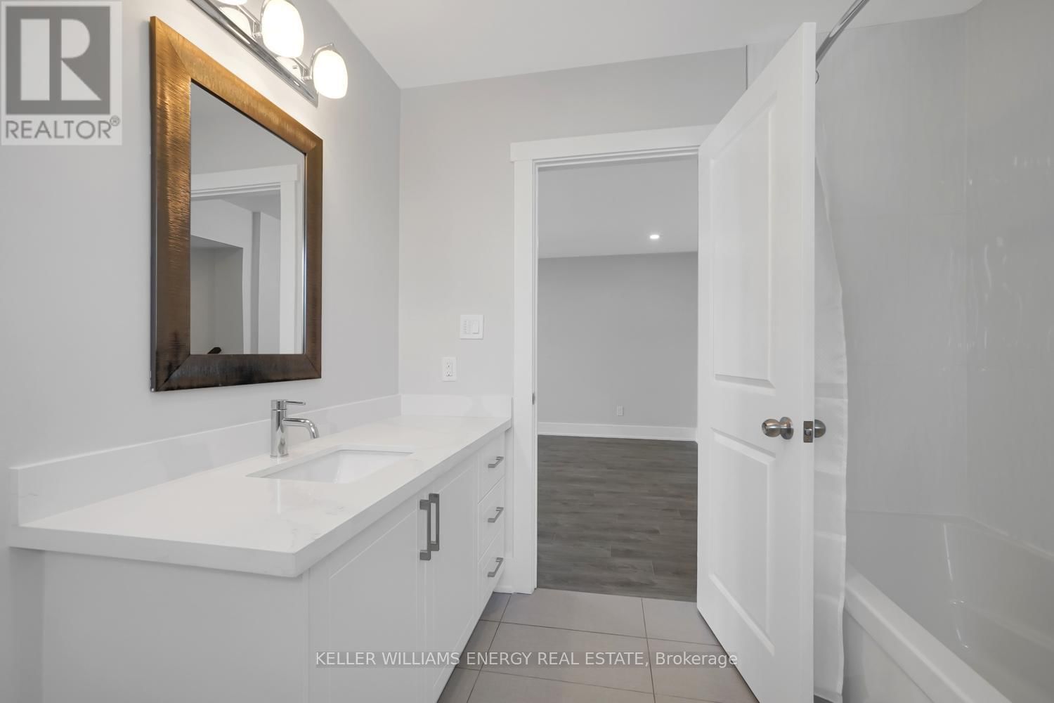 Main Floor - 89 ORCHARD VIEW BOULEVARD Image 16