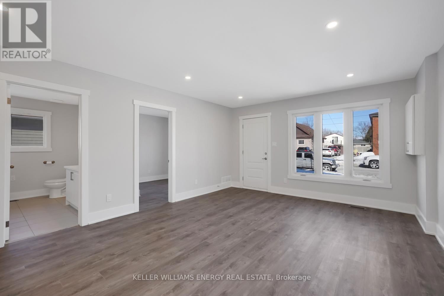 Main Floor - 89 ORCHARD VIEW BOULEVARD Image 3