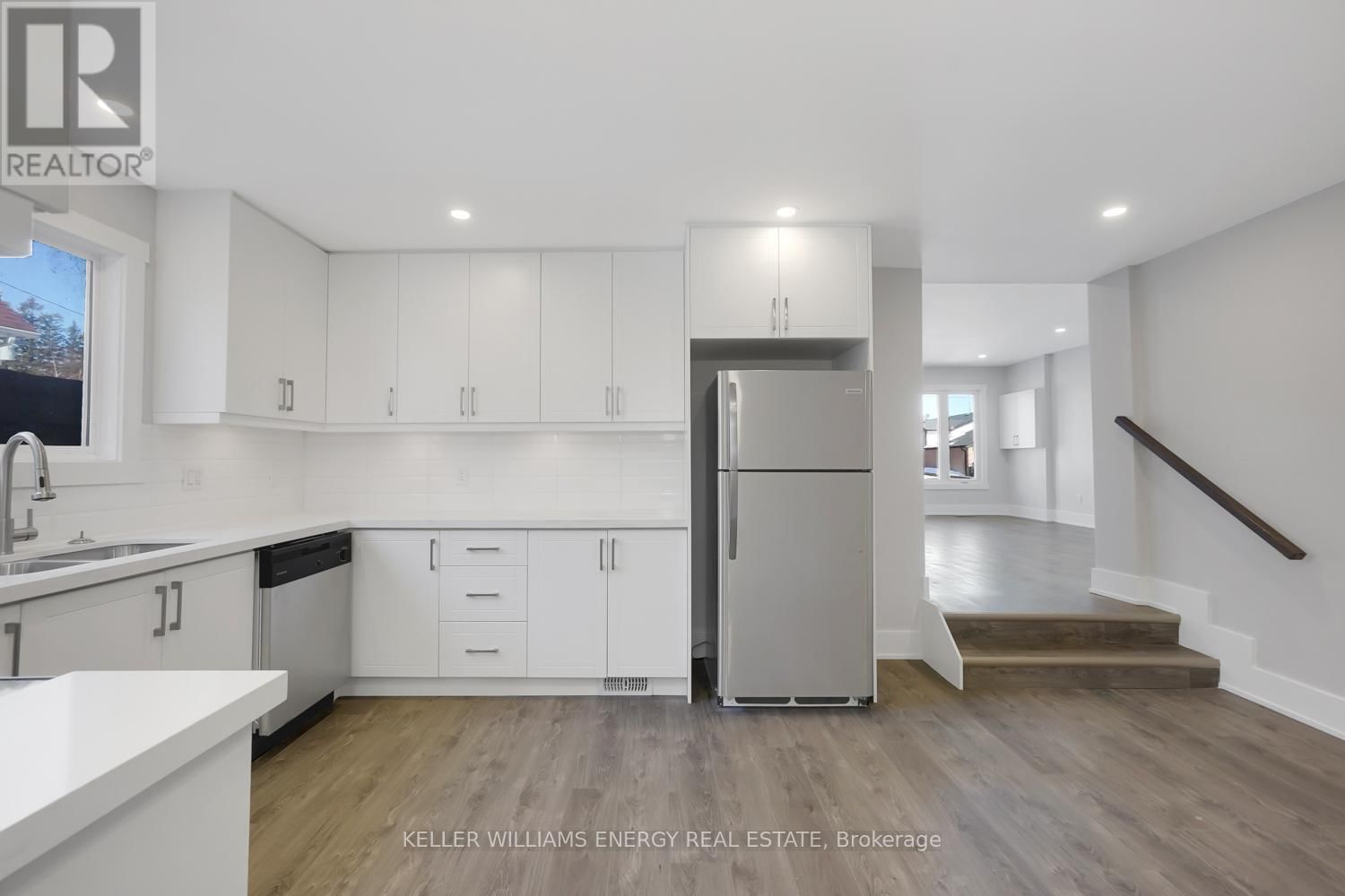 Main Floor - 89 ORCHARD VIEW BOULEVARD Image 6