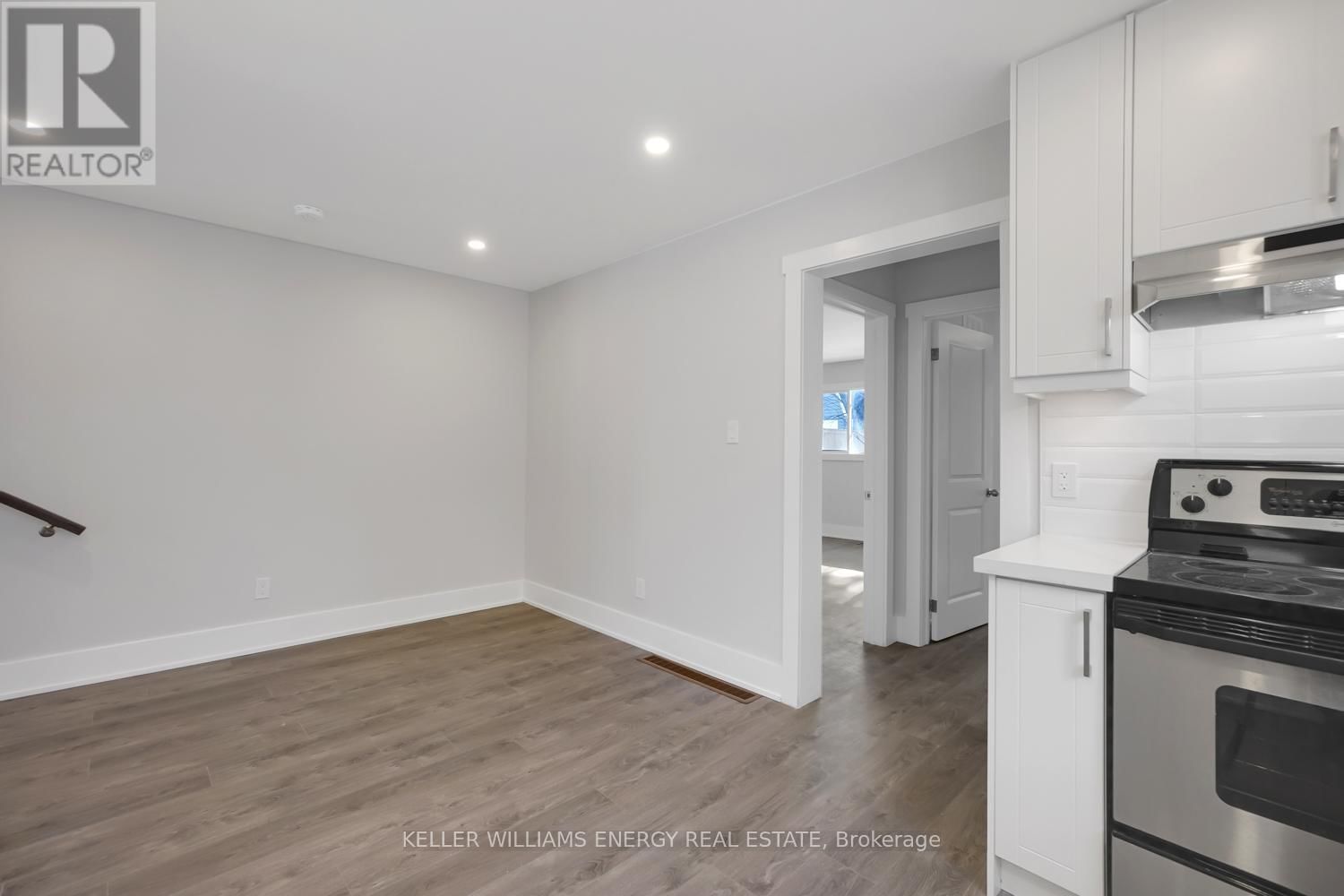 Main Floor - 89 ORCHARD VIEW BOULEVARD Image 7