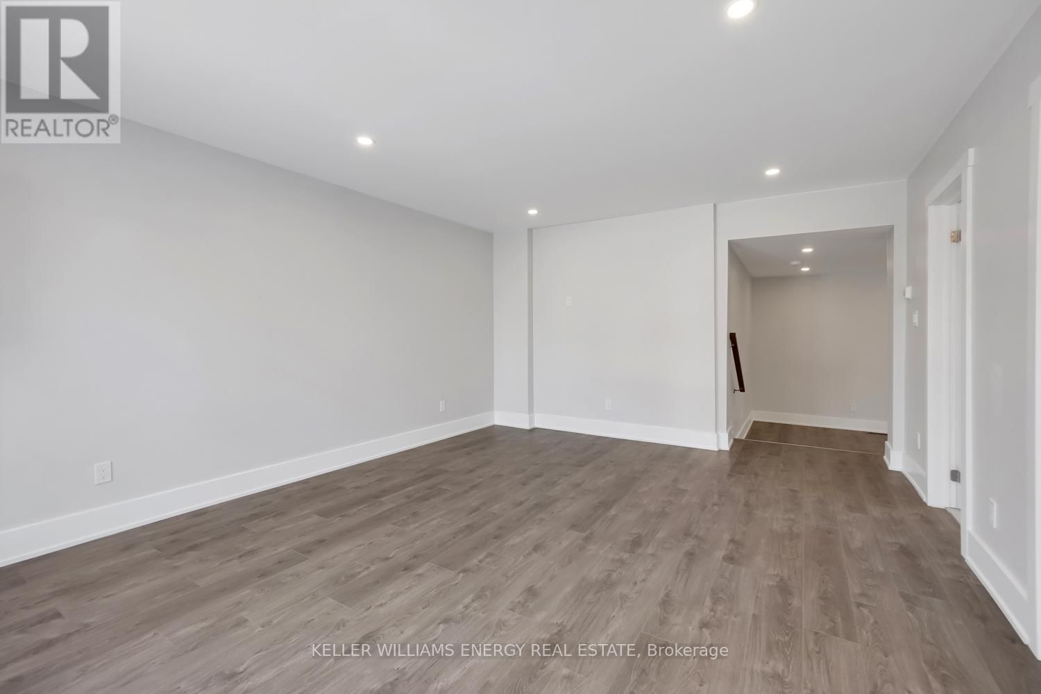 Main Floor - 89 ORCHARD VIEW BOULEVARD Image 8