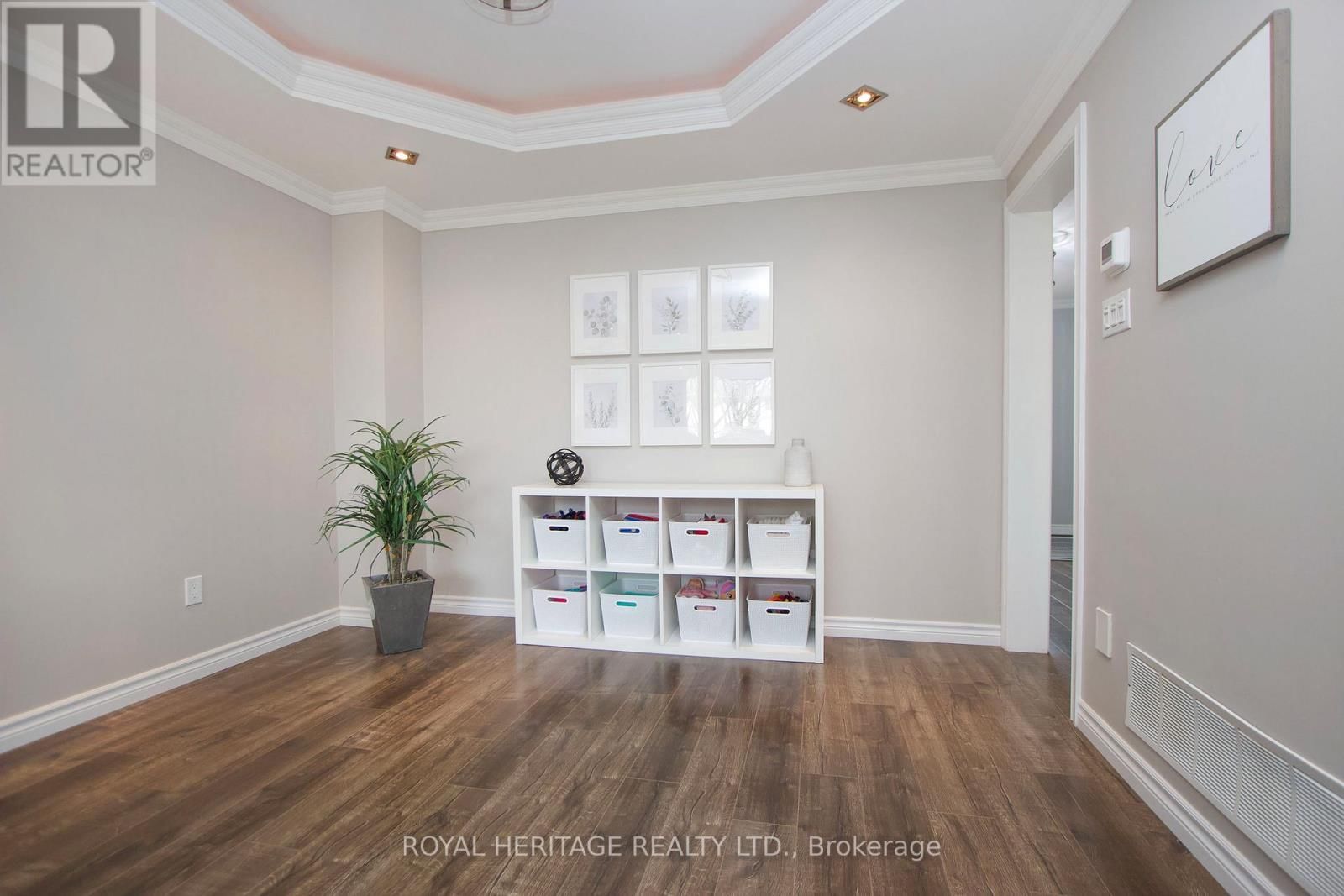 11 GLANVILLE CRESCENT Image 10