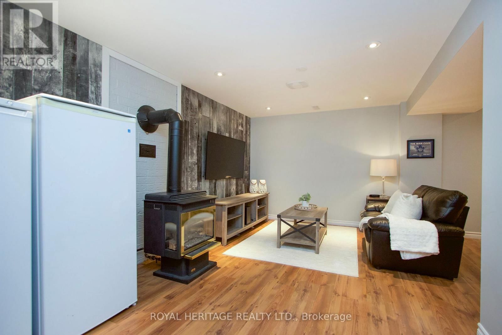 11 GLANVILLE CRESCENT Image 26