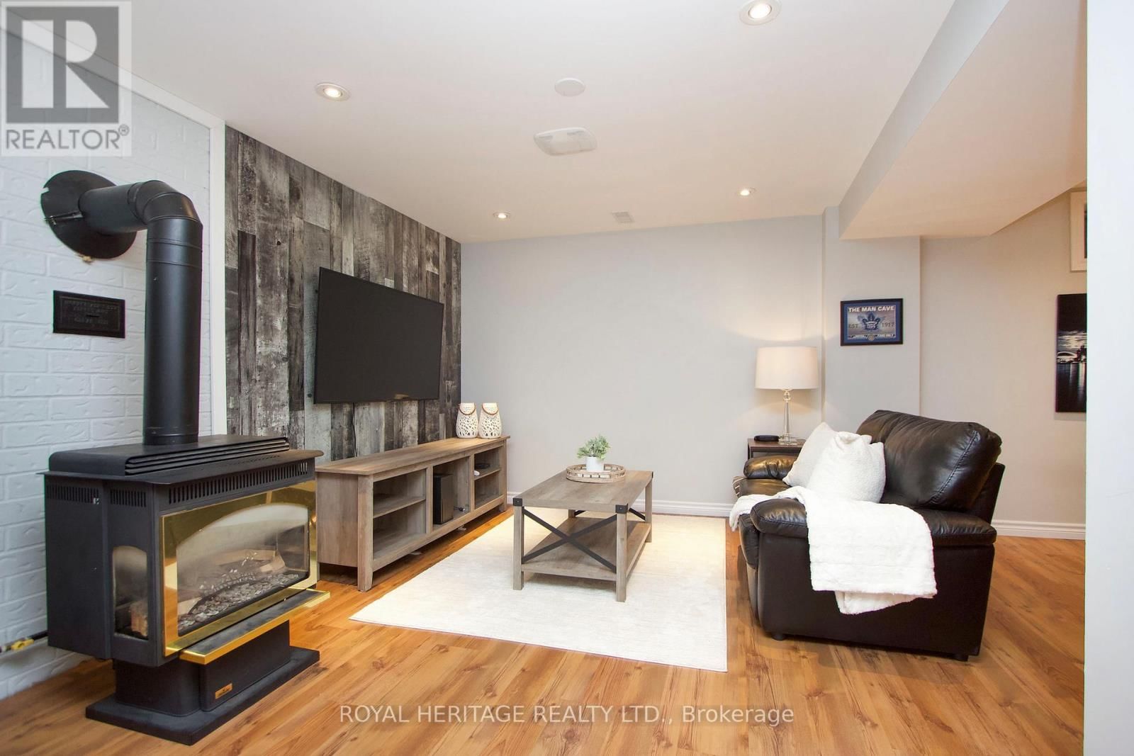 11 GLANVILLE CRESCENT Image 27