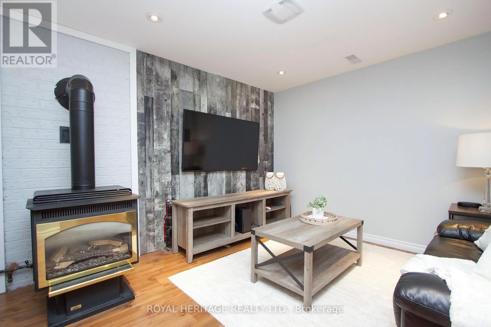 11 GLANVILLE CRESCENT Image 30