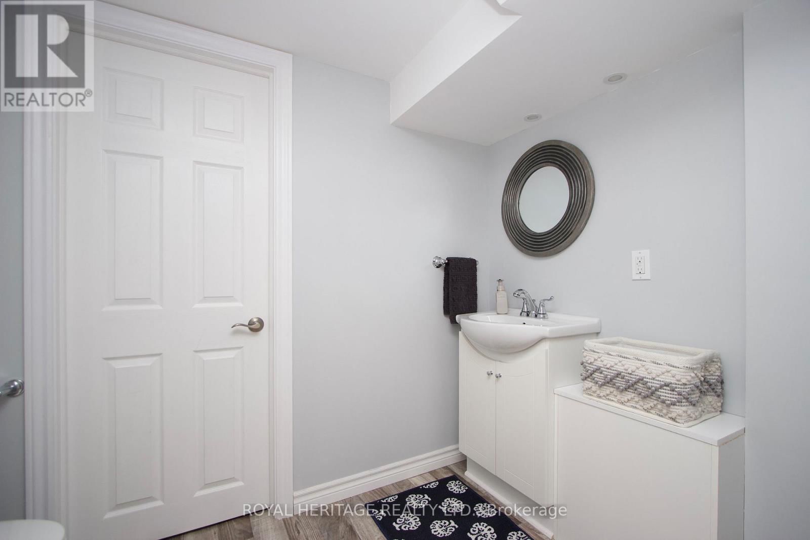 11 GLANVILLE CRESCENT Image 31