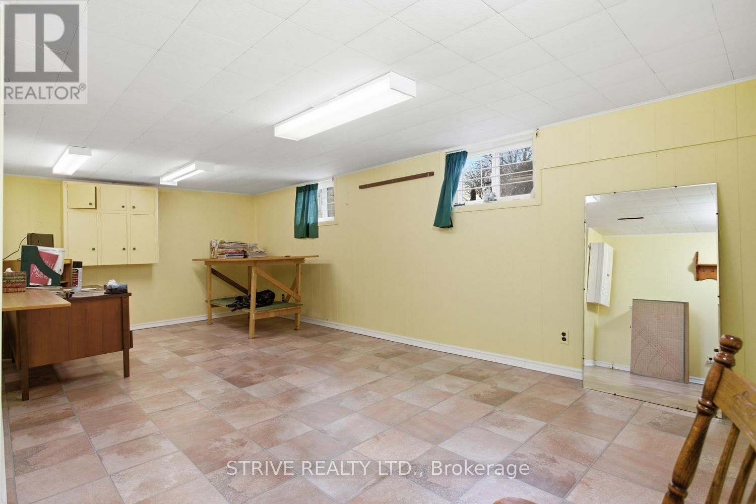 447 RIDGEWAY AVENUE Image 15