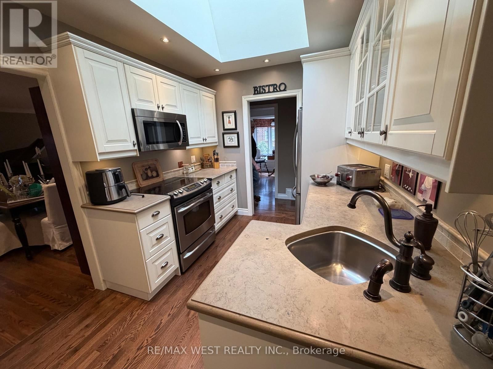 1184 KINGSTON ROAD Image 15