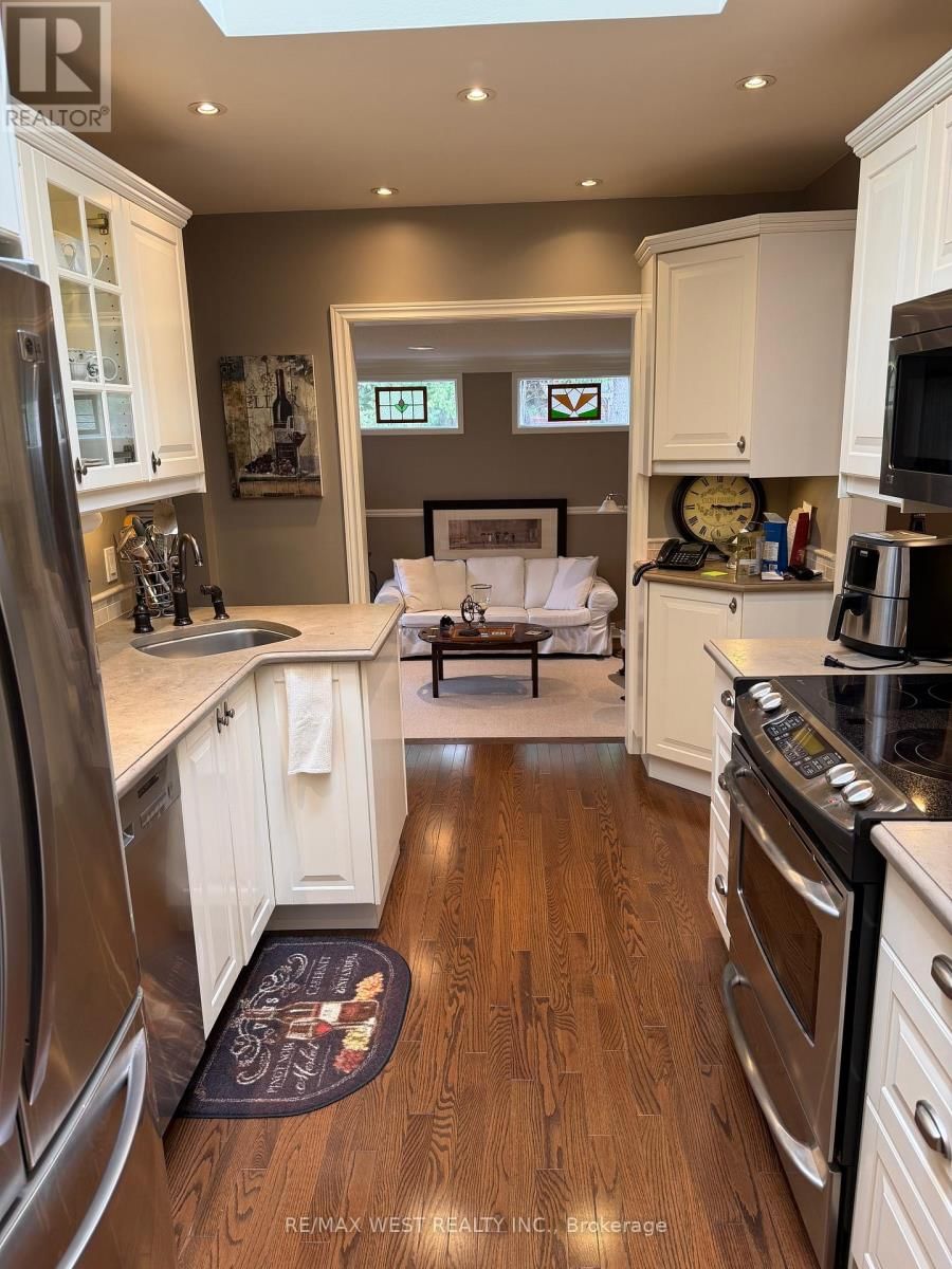 1184 KINGSTON ROAD Image 18