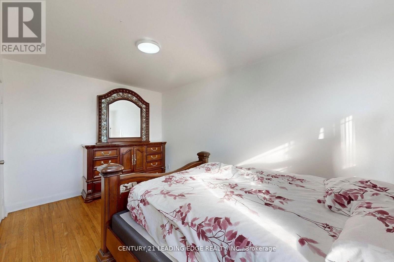 210 LINDEN AVENUE Image 16