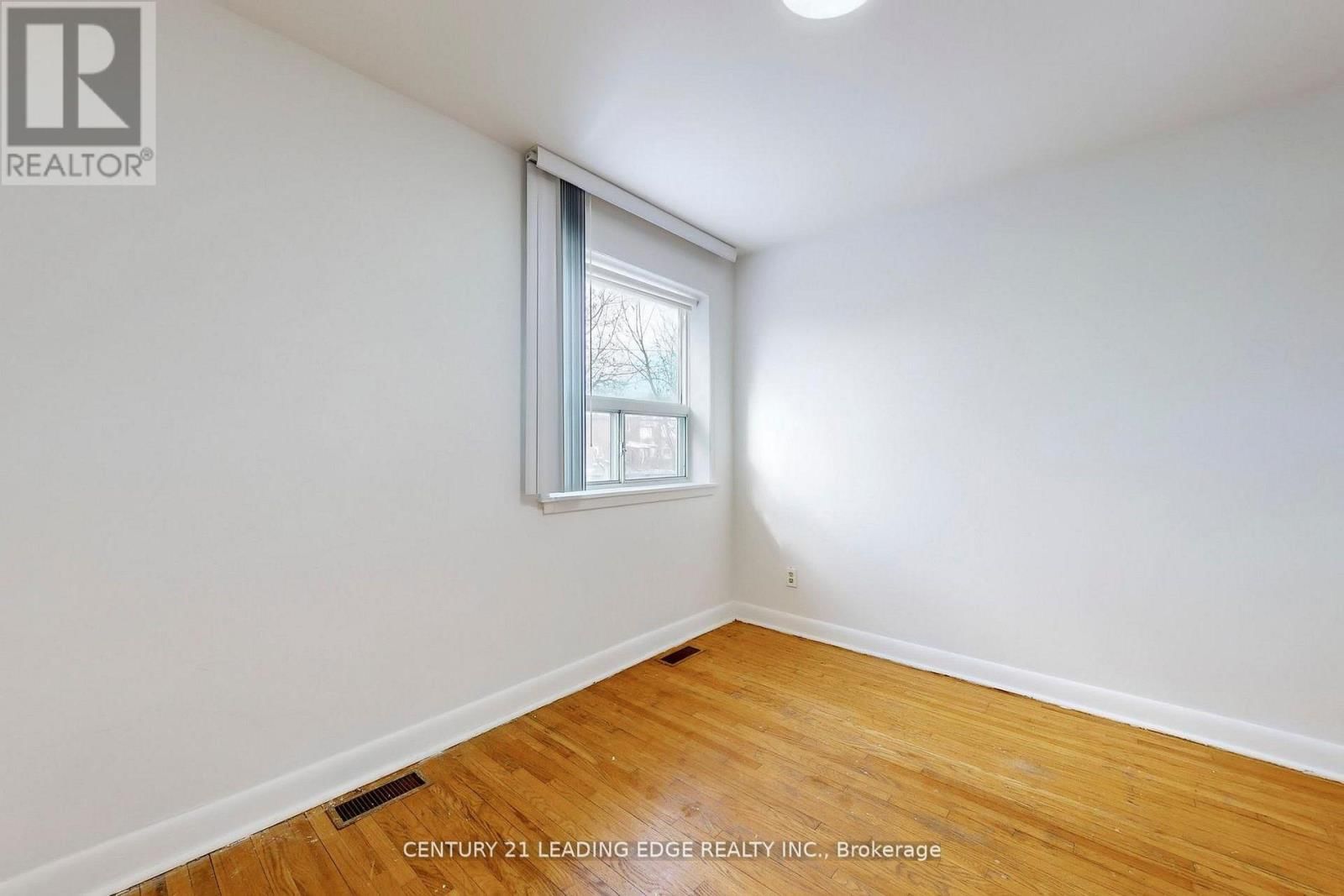 210 LINDEN AVENUE Image 19