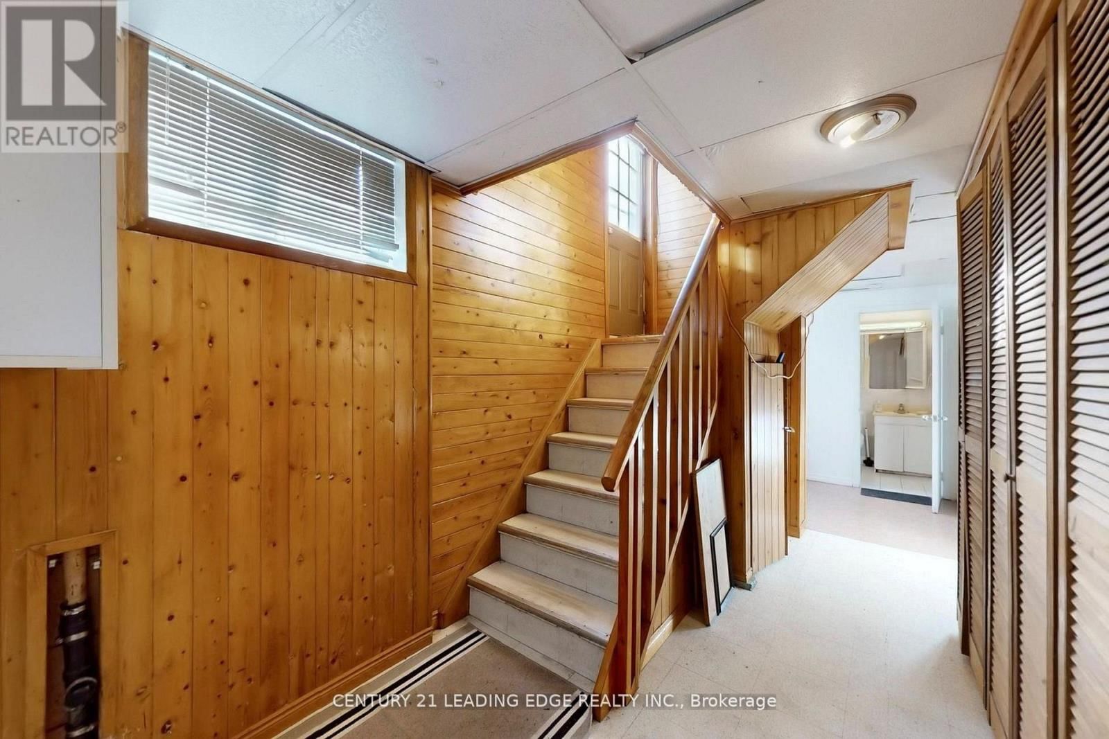 210 LINDEN AVENUE Image 25