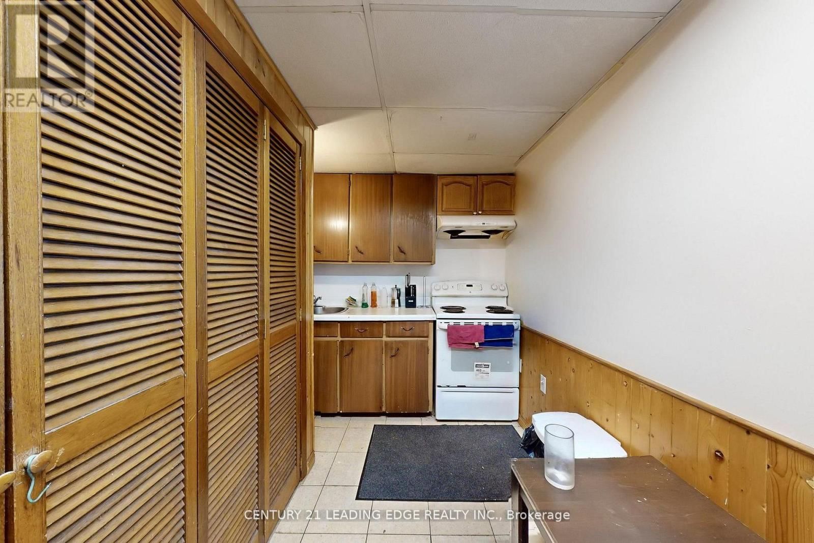 210 LINDEN AVENUE Image 30