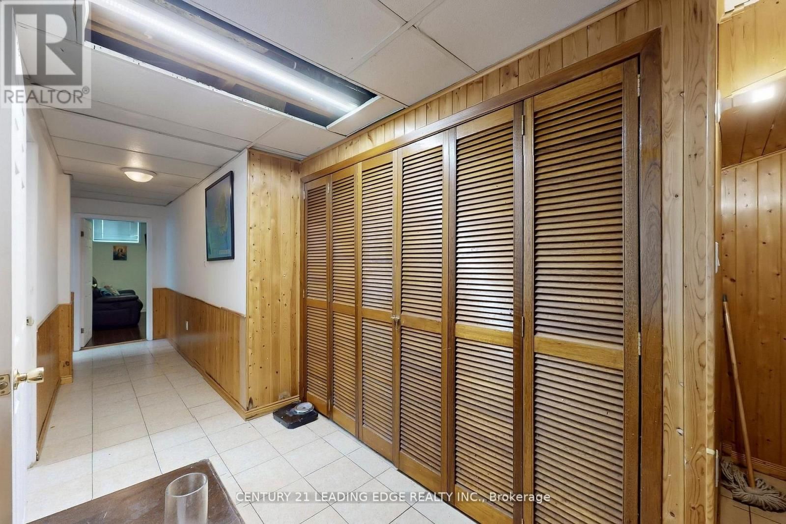 210 LINDEN AVENUE Image 31