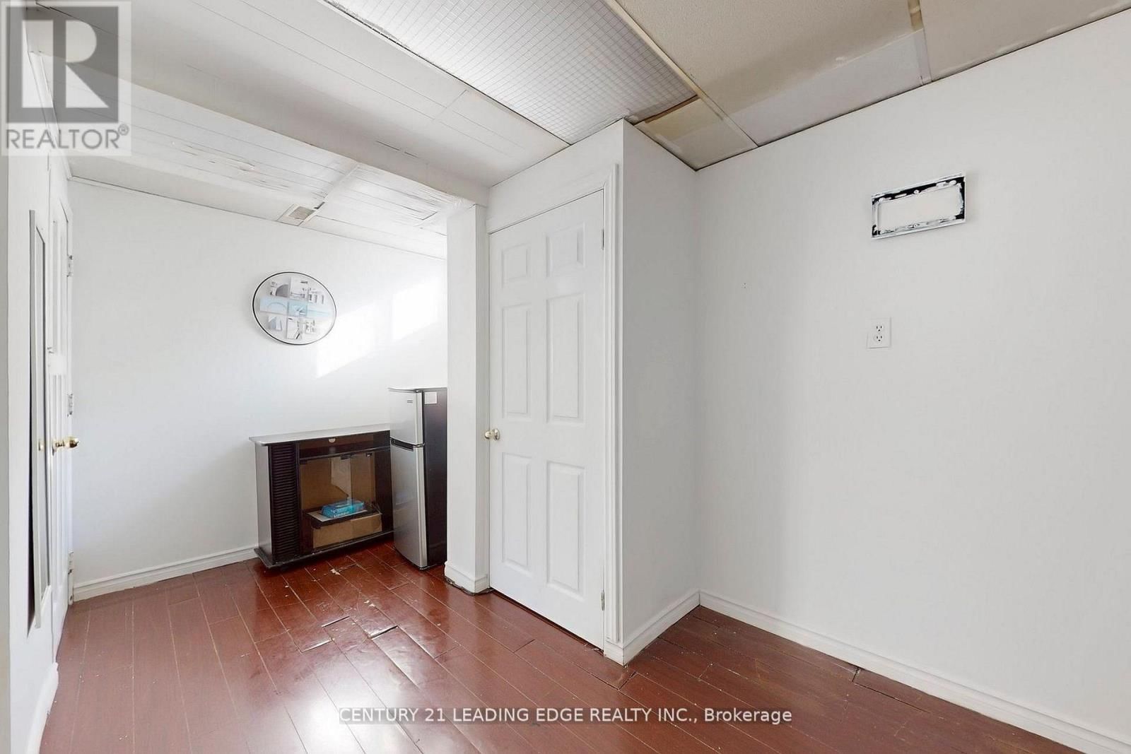 210 LINDEN AVENUE Image 34