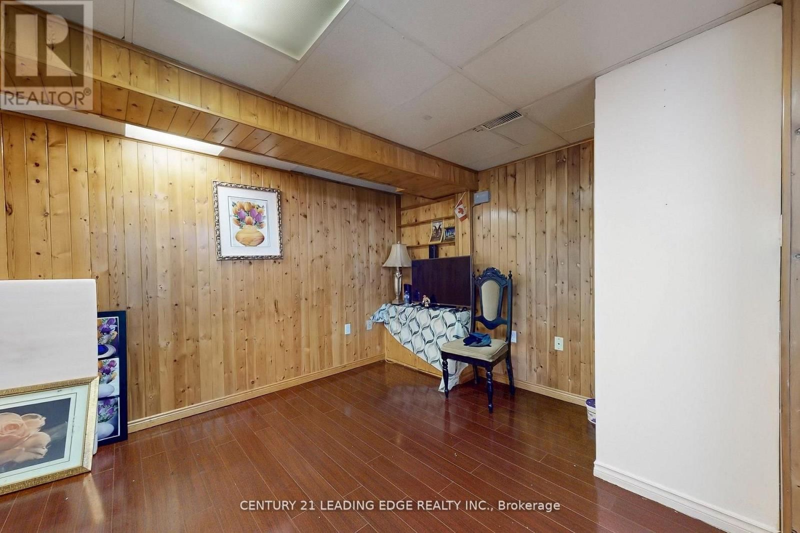 210 LINDEN AVENUE Image 35