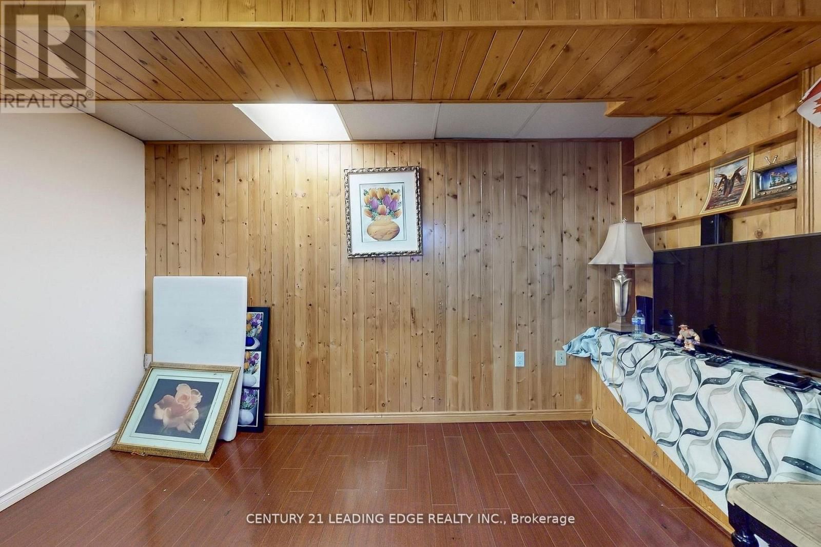 210 LINDEN AVENUE Image 36