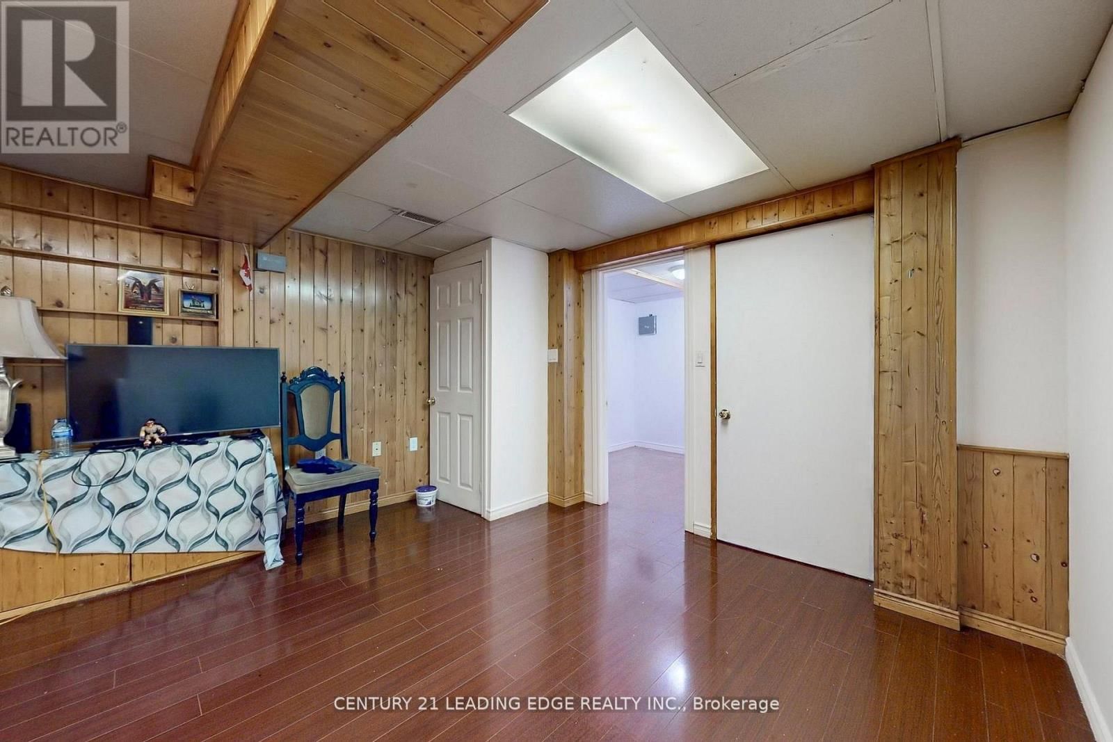 210 LINDEN AVENUE Image 38